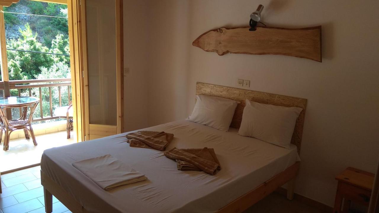 Pension Oasis Votsi  Eksteriør billede